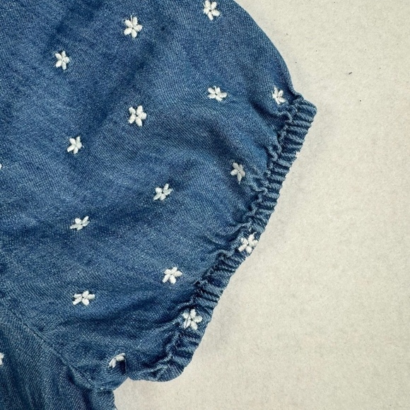 Old Navy Chambray Puff Sleeve Top Womens Sz Xs Embroidered Flower Smocked Chest - Picture 8 of 9